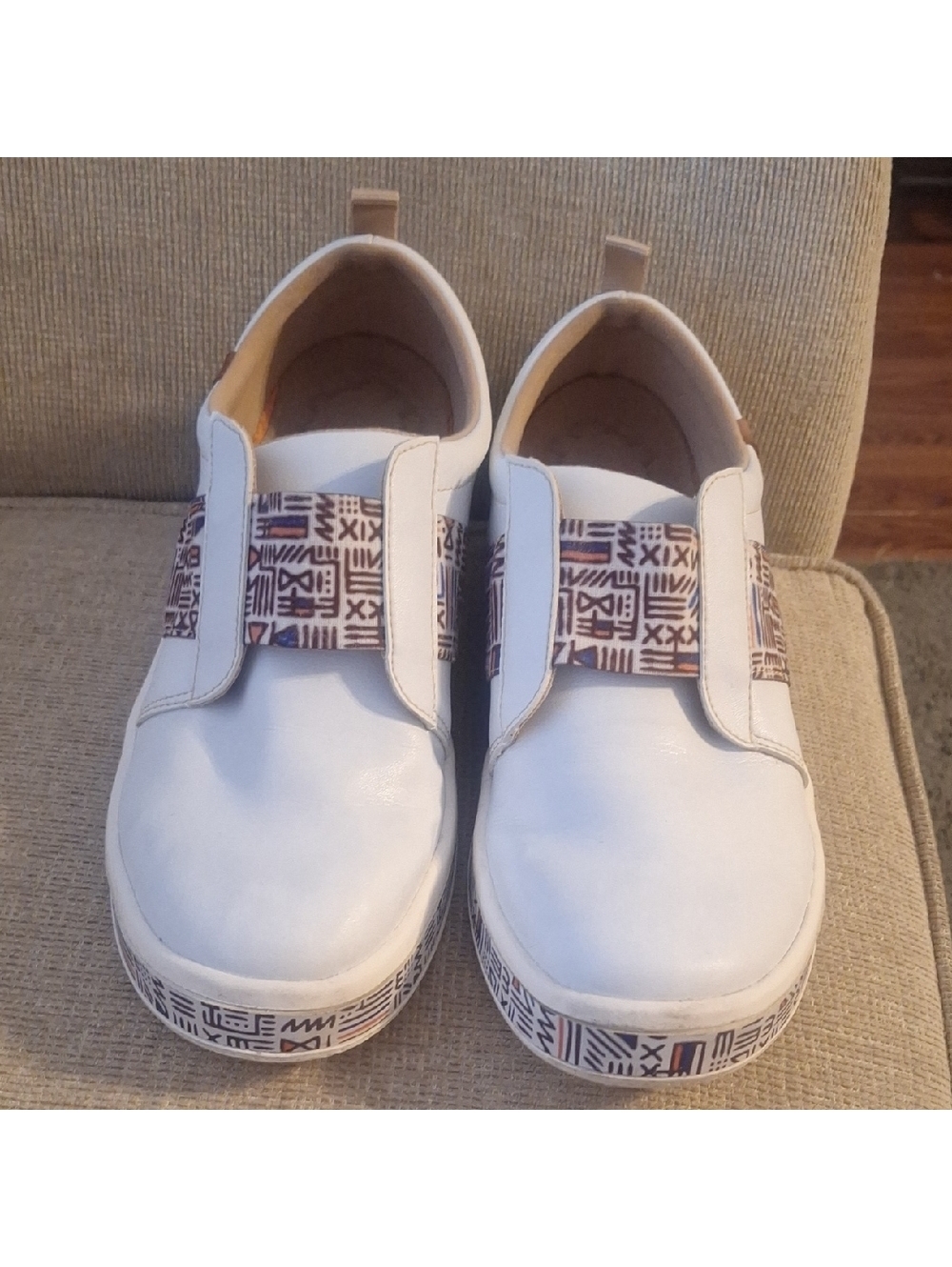 UIN White Men Sneakers with Patterned Straps